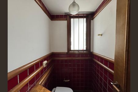 Casa para alugar com 320m², 4 quartos e 1 vagaLavabo