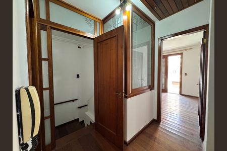 Casa para alugar com 320m², 4 quartos e 1 vagaCorredor
