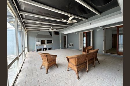 Casa para alugar com 320m², 4 quartos e 1 vagaÁrea comum - Salão de festas