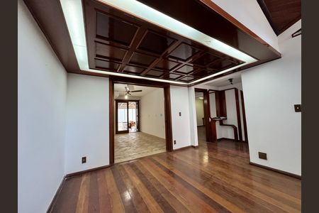Casa para alugar com 320m², 4 quartos e 1 vagaSala