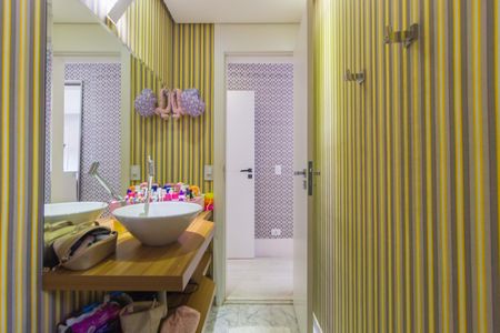 Apartamento à venda com 200m², 3 quartos e 3 vagasBanheiro da Suíte 1