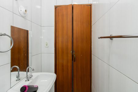 Casa à venda com 151m², 3 quartos e 2 vagas Casa à venda com 151m², 3 quartos e 2 vagasBanheiro