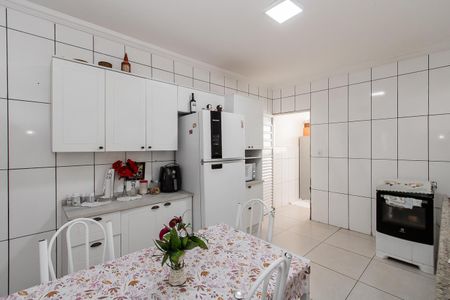 Casa à venda com 151m², 3 quartos e 2 vagas Casa à venda com 151m², 3 quartos e 2 vagasCozinha