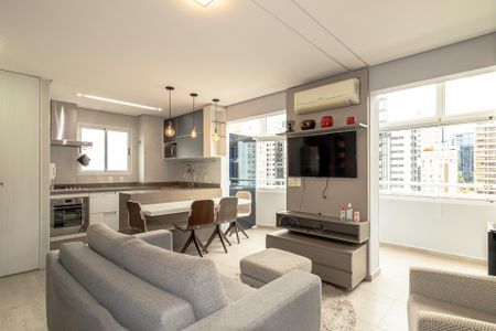 Apartamento para alugar com 76m², 2 quartos e 2 vagasSala