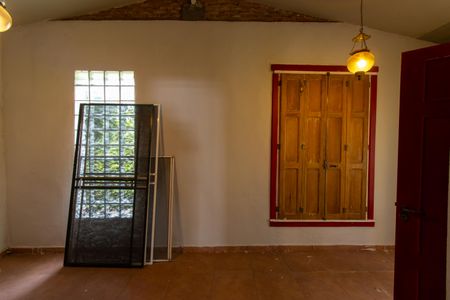 Casa de condomínio para alugar com 550m², 2 quartos e 4 vagasEdícula