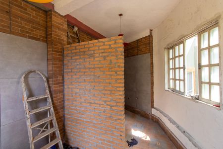 Casa de condomínio para alugar com 550m², 2 quartos e 4 vagasEdícula