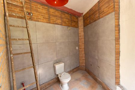 Casa de condomínio para alugar com 550m², 2 quartos e 4 vagasEdícula