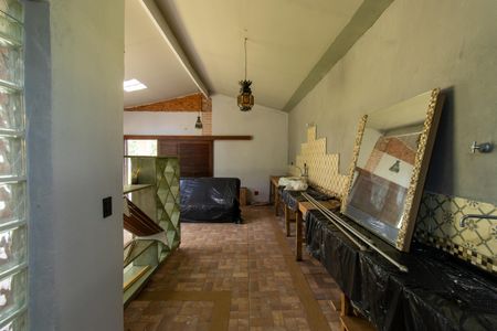 Casa de condomínio para alugar com 550m², 2 quartos e 4 vagasEdícula