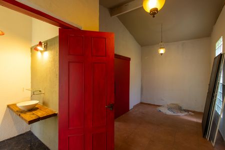 Casa de condomínio para alugar com 550m², 2 quartos e 4 vagasEdícula