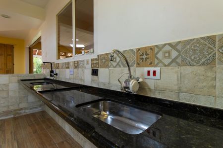 Casa de condomínio para alugar com 550m², 2 quartos e 4 vagasCozinha