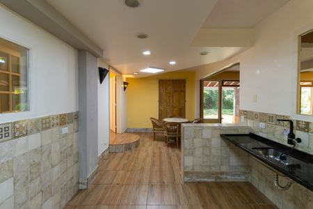 Casa de condomínio para alugar com 550m², 2 quartos e 4 vagasCozinha