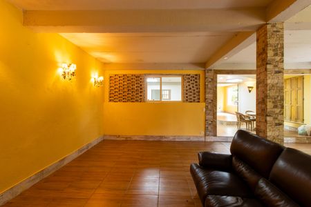 Casa de condomínio para alugar com 550m², 2 quartos e 4 vagasSala 2