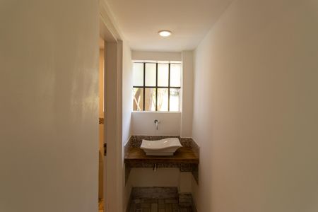 Casa de condomínio para alugar com 550m², 2 quartos e 4 vagasLavabo