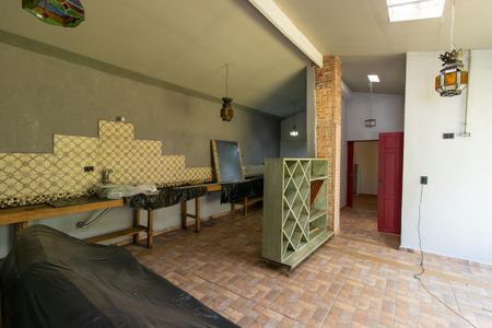 Casa de condomínio para alugar com 550m², 2 quartos e 4 vagasEdícula