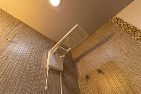 Casa de condomínio para alugar com 550m², 2 quartos e 4 vagasBanheiro da Suíte 2