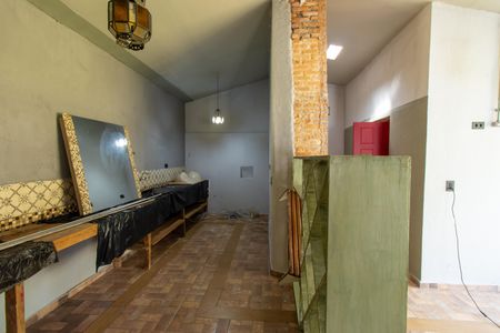 Casa de condomínio para alugar com 550m², 2 quartos e 4 vagasEdícula