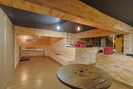 Casa de condomínio à venda com 240m², 3 quartos e 2 vagasAdega