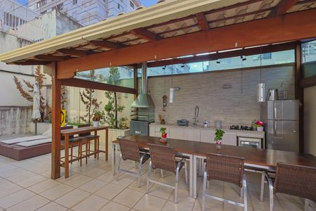 Apartamento à venda com 226m², 3 quartos e 2 vagas Apartamento à venda com 226m², 3 quartos e 2 vagasVaranda