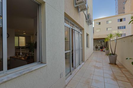 Apartamento à venda com 226m², 3 quartos e 2 vagas Apartamento à venda com 226m², 3 quartos e 2 vagasVaranda da Sala