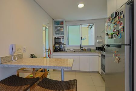Apartamento à venda com 226m², 3 quartos e 2 vagas Apartamento à venda com 226m², 3 quartos e 2 vagasCozinha
