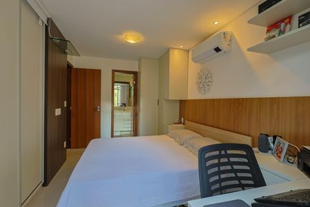 Apartamento à venda com 226m², 3 quartos e 2 vagas Apartamento à venda com 226m², 3 quartos e 2 vagasQuarto 3 - Suíte