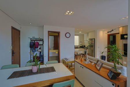 Apartamento à venda com 226m², 3 quartos e 2 vagas Apartamento à venda com 226m², 3 quartos e 2 vagasSala