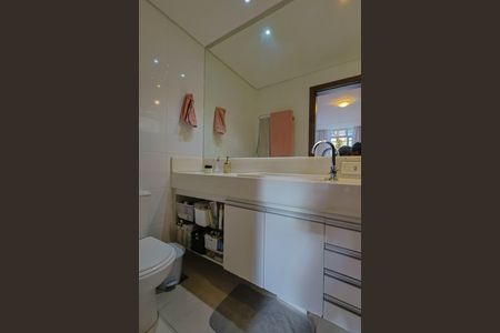 Apartamento à venda com 226m², 3 quartos e 2 vagas Apartamento à venda com 226m², 3 quartos e 2 vagasBanheiro da Suíte