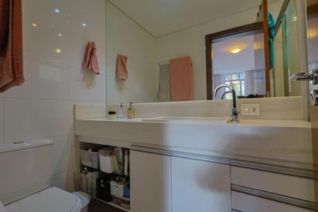 Apartamento à venda com 226m², 3 quartos e 2 vagas Apartamento à venda com 226m², 3 quartos e 2 vagasBanheiro da Suíte