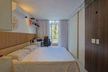 Apartamento à venda com 226m², 3 quartos e 2 vagas Apartamento à venda com 226m², 3 quartos e 2 vagasQuarto 3 - Suíte