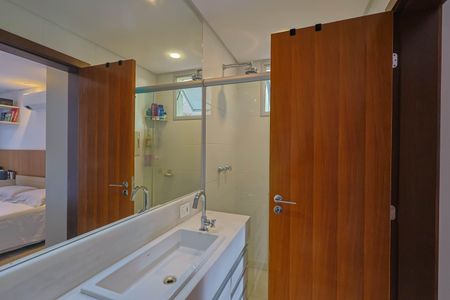 Apartamento à venda com 226m², 3 quartos e 2 vagas Apartamento à venda com 226m², 3 quartos e 2 vagasBanheiro da Suíte