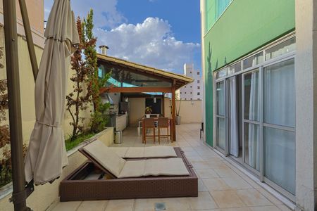 Apartamento à venda com 226m², 3 quartos e 2 vagas Apartamento à venda com 226m², 3 quartos e 2 vagasVaranda