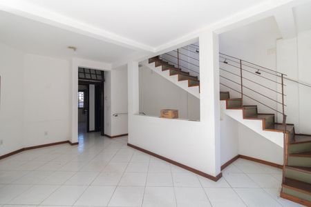 Casa à venda com 280m², 5 quartos e 6 vagasSala
