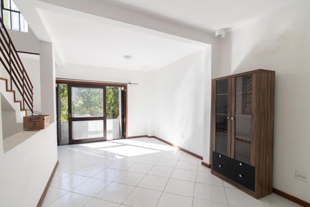 Casa à venda com 280m², 5 quartos e 6 vagasSala