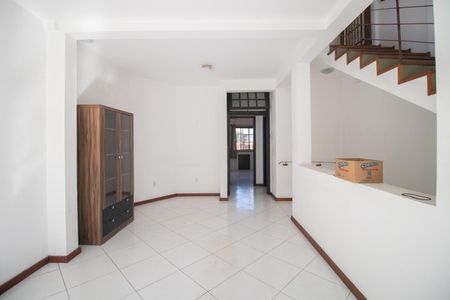 Casa à venda com 280m², 5 quartos e 6 vagasSala