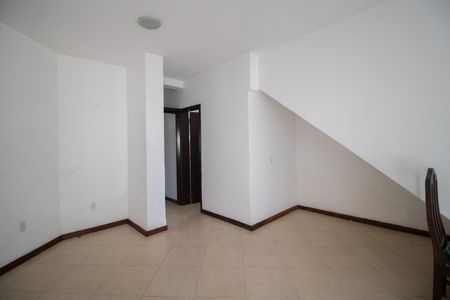 Casa à venda com 280m², 5 quartos e 6 vagasCobertura - Sala