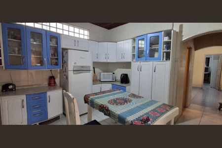 Casa à venda com 140m², 2 quartos e 2 vagas Casa à venda com 140m², 2 quartos e 2 vagasCozinha