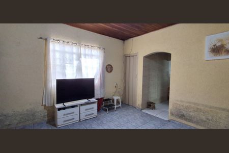 Casa à venda com 140m², 2 quartos e 2 vagas Casa à venda com 140m², 2 quartos e 2 vagasSala