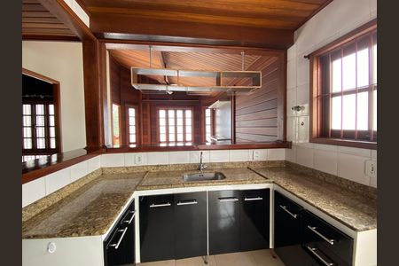 Casa à venda com 660m², 3 quartos e 10 vagas Casa à venda com 660m², 3 quartos e 10 vagasCozinha