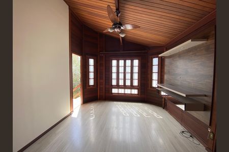 Casa à venda com 660m², 3 quartos e 10 vagas Casa à venda com 660m², 3 quartos e 10 vagasSala