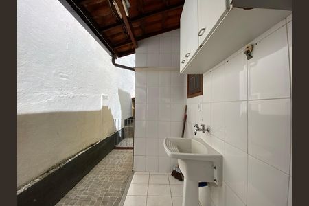 Casa à venda com 660m², 3 quartos e 10 vagas Casa à venda com 660m², 3 quartos e 10 vagasÁrea de Serviço