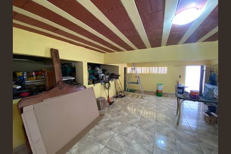 Casa à venda com 660m², 3 quartos e 10 vagas Casa à venda com 660m², 3 quartos e 10 vagasSótão