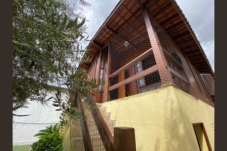 Casa à venda com 660m², 3 quartos e 10 vagas Casa à venda com 660m², 3 quartos e 10 vagasQuintal