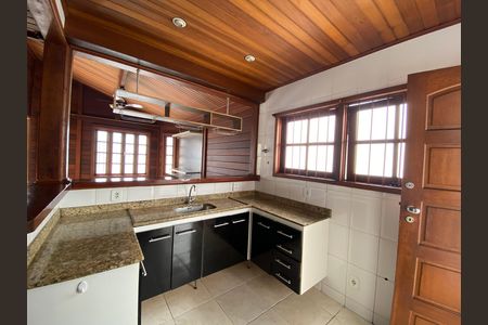 Casa à venda com 660m², 3 quartos e 10 vagas Casa à venda com 660m², 3 quartos e 10 vagasCozinha