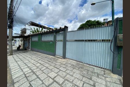 Casa à venda com 660m², 3 quartos e 10 vagas Casa à venda com 660m², 3 quartos e 10 vagasFachada