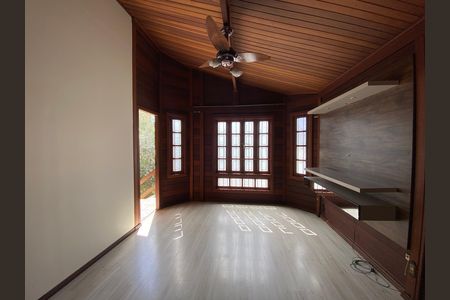 Casa à venda com 660m², 3 quartos e 10 vagas Casa à venda com 660m², 3 quartos e 10 vagasSala