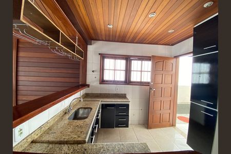 Casa à venda com 660m², 3 quartos e 10 vagas Casa à venda com 660m², 3 quartos e 10 vagasCozinha