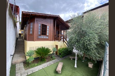 Casa à venda com 660m², 3 quartos e 10 vagas Casa à venda com 660m², 3 quartos e 10 vagasQuintal