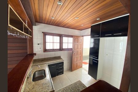 Casa à venda com 660m², 3 quartos e 10 vagas Casa à venda com 660m², 3 quartos e 10 vagasCozinha