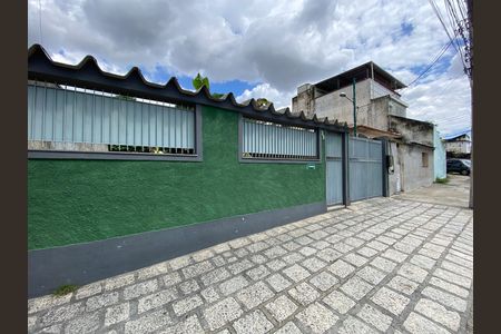 Casa à venda com 660m², 3 quartos e 10 vagas Casa à venda com 660m², 3 quartos e 10 vagasFachada