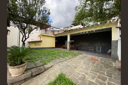 Casa à venda com 660m², 3 quartos e 10 vagas Casa à venda com 660m², 3 quartos e 10 vagasGaragem